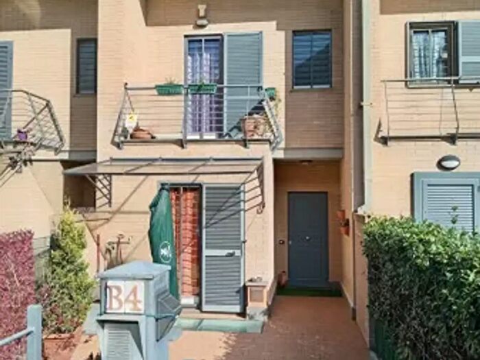 Casa con 6 locali in vendita in Via Monte Compatri, Monte Porzio Catone