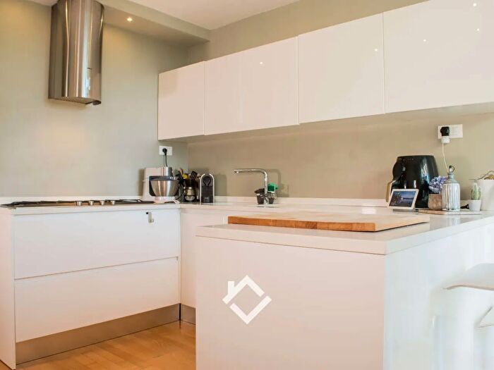 Appartamento trilocale in vendita in Via Sassello, Comerio