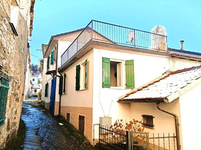 Casa trilocale in vendita in Via Frazione, Carrega Ligure