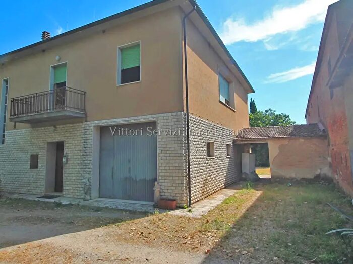 Casa con 8 locali in vendita in Via Sciarti, Montepulciano