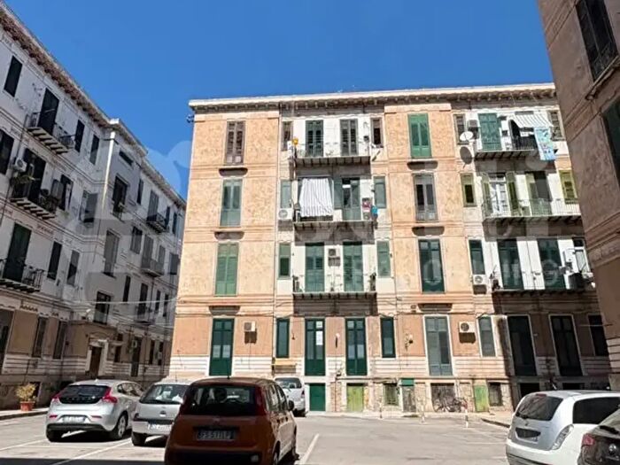 Appartamento trilocale in affitto in Via d'Ondes Reggio a, Palermo