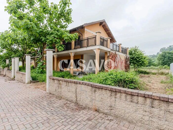 Casa con 6 locali in vendita in Montalenghe