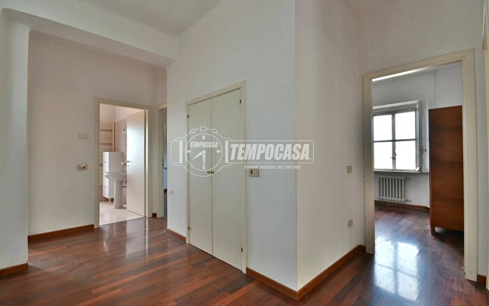 Appartamento con 5 locali in vendita in Via Enrico Cialdini, Osimo