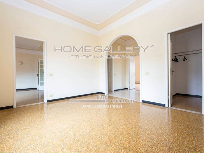 Appartamento con 6 locali in affitto in Piazza Galeazzo Alessi, Carignano, Genova