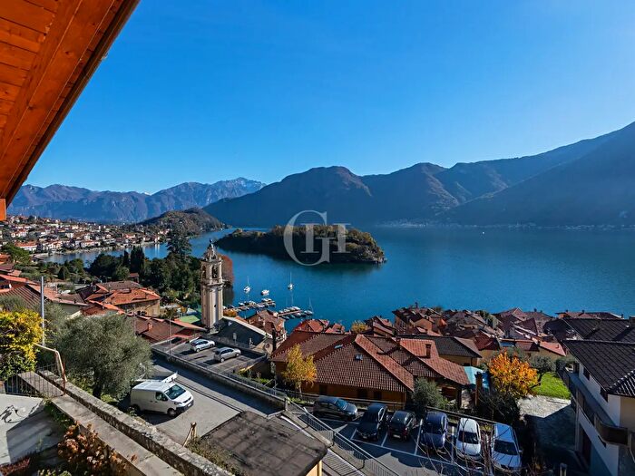 Appartamento con 7 locali in vendita in Via Vecchia Regina, Sala Comacina