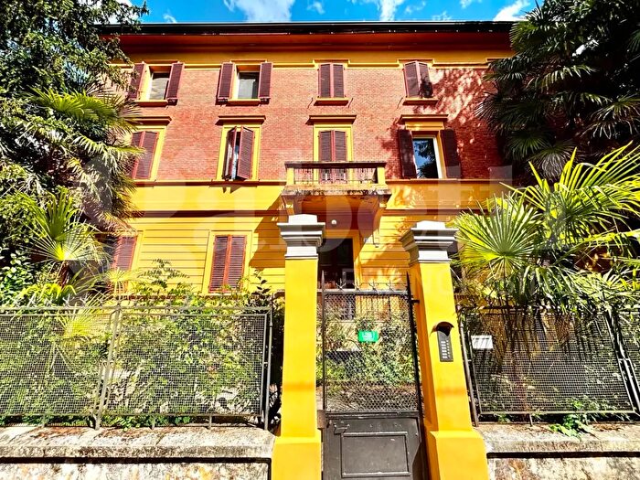 Appartamento quadrilocale in vendita in Via Dotti, Bologna