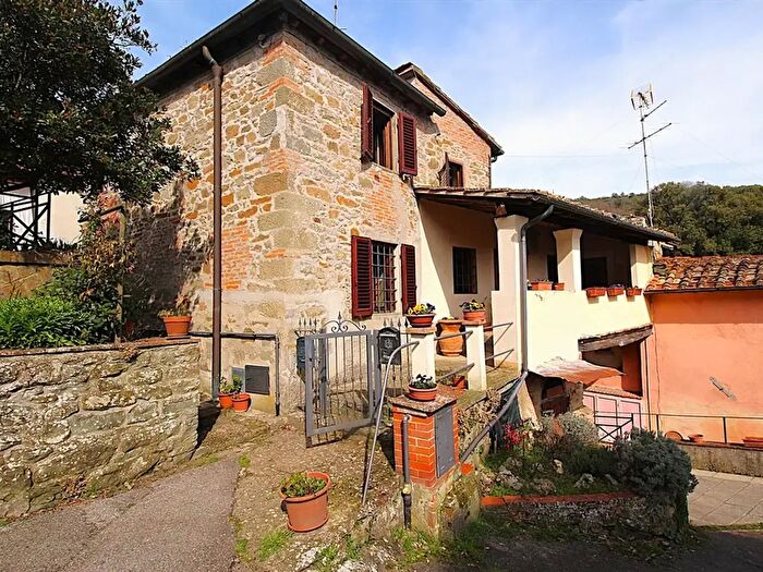 Casa con 6 locali in vendita in Figline e Incisa Valdarno