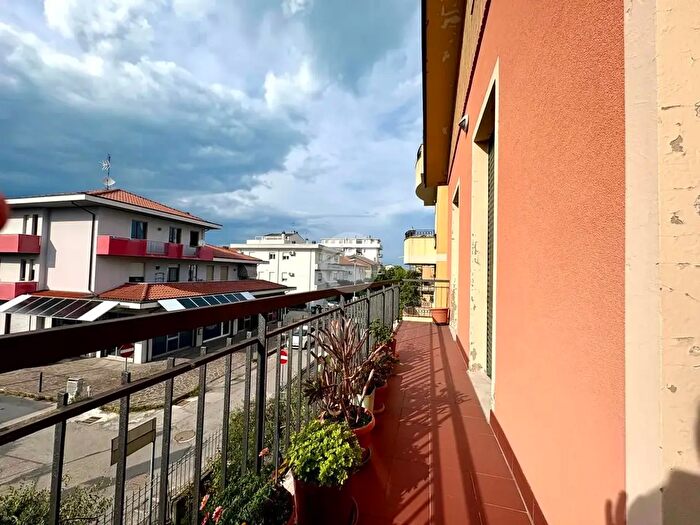 Appartamento quadrilocale in vendita in Viale Gebel, Rimini
