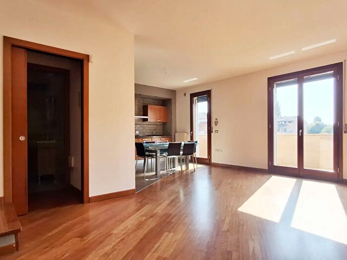 Appartamento con 5 locali in vendita in Via Fabrici d'Acquapendente, Albignasego
