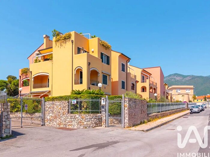 Appartamento trilocale in vendita in Via d'Annunzio, Loano