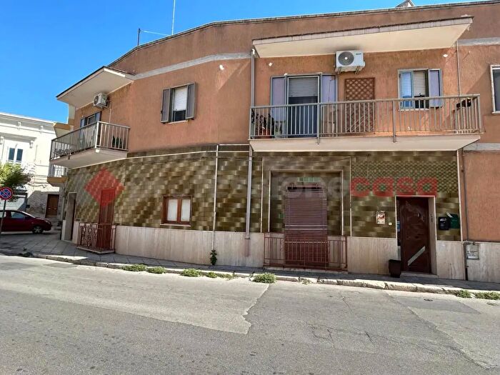 Appartamento con 7 locali in vendita in Via Umberto I, Pulsano