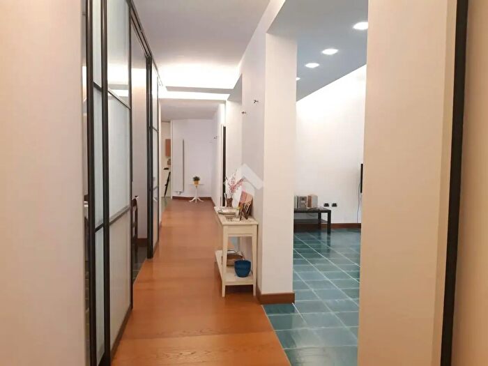 Appartamento con 6 locali in vendita in PZa dAmora, Nocera Inferiore