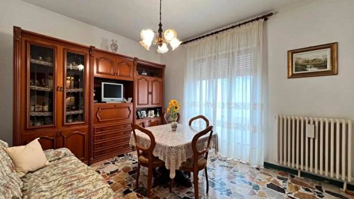 Appartamento quadrilocale in vendita in Frazione San Donato, Mango