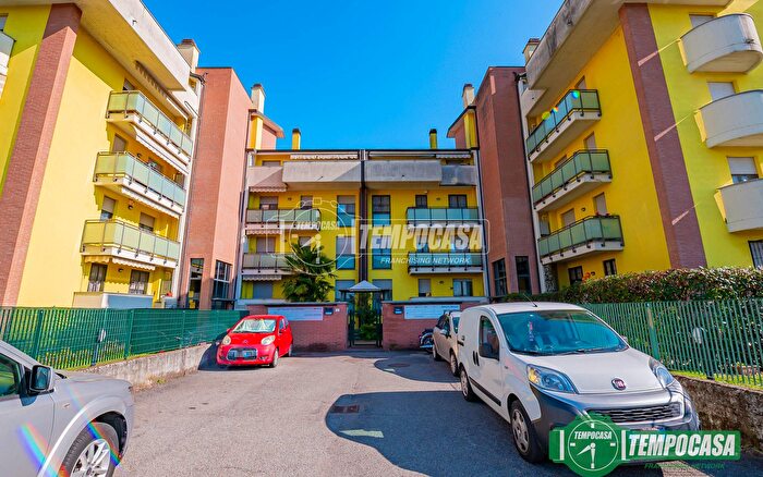 Appartamento bilocale in vendita in Via Lago Gerundo B, Tavazzano Con Villavesco