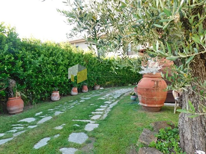 Casa con 6 locali in vendita in Oberdan, Vecchiano