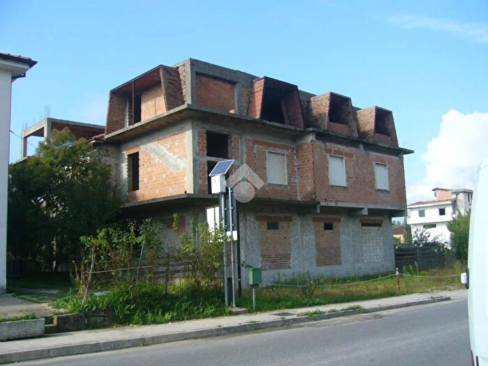 Casa con 19 locali in vendita in Via Madonna della Stella, Broccostella