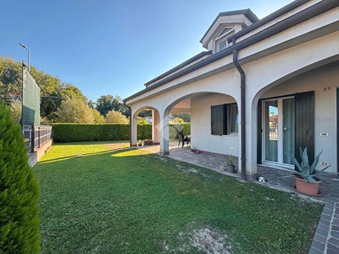 Casa trilocale in vendita in Via Roma, Vescovana