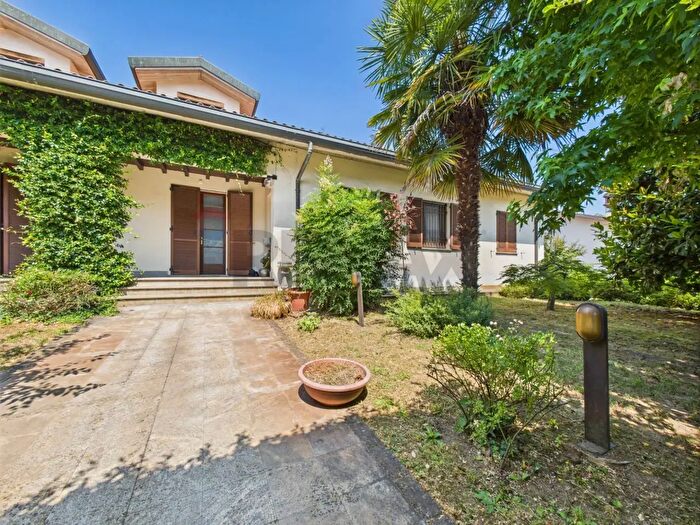 Casa con 10 locali in vendita in Strada Campagnate, San Genesio Ed Uniti