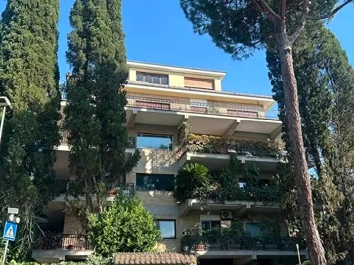 Appartamento con 5 locali in vendita in Via Cortina d'Ampezzo, Roma