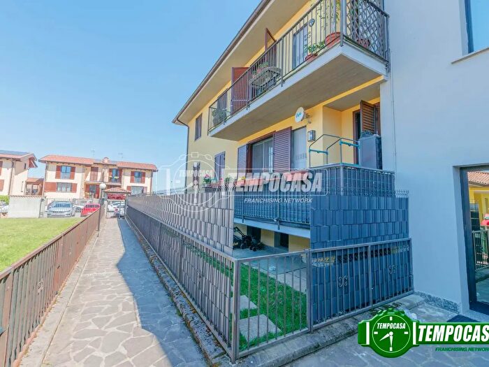 Appartamento trilocale in vendita in Via Carducci, Ceranova