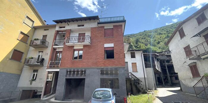 Casa con 10 locali in vendita in Selvetta, Forcola