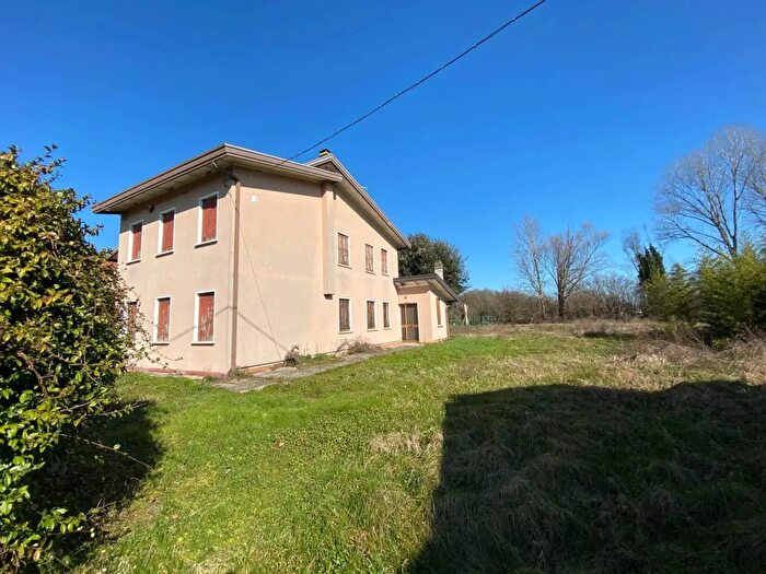 Casa con 6 locali in vendita in Martellago