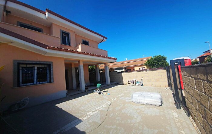 Casa quadrilocale in vendita in Viale Danimarca, Pomezia