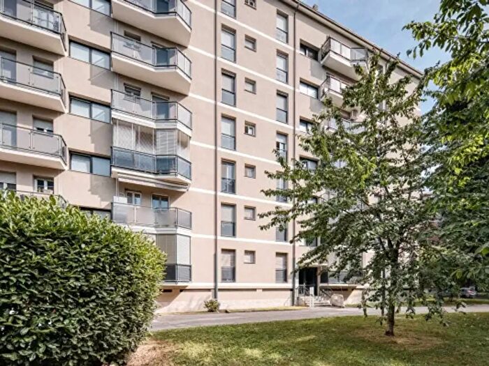 Appartamento trilocale in vendita in Via Oreste Salomone, Milano