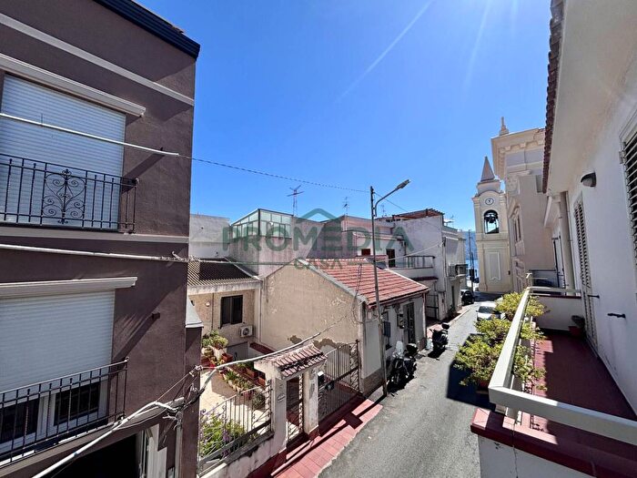 Casa trilocale in vendita in Via Santa Domenica, Torre Faro, Messina