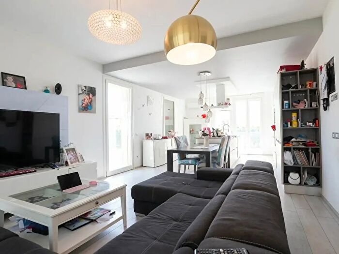 Casa con 8 locali in vendita in Savignano Sul Rubicone