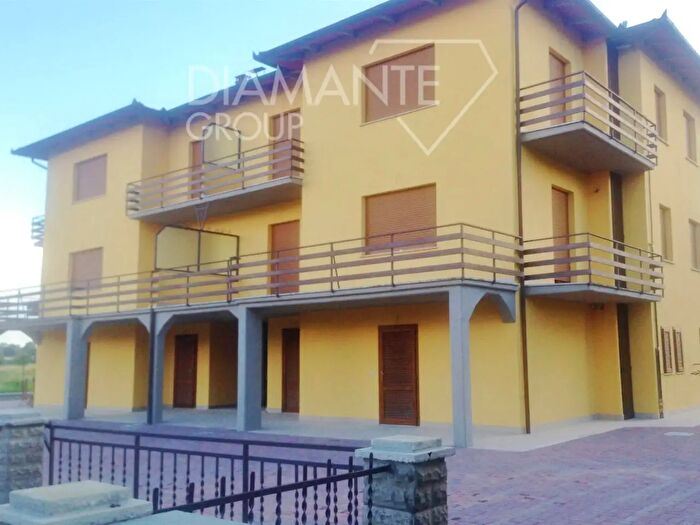 Appartamento quadrilocale in vendita in Tuoro Sul Trasimeno