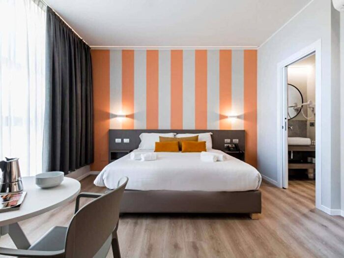 Appartamento in affitto in Piazza Tirana, Giambellino, Milano