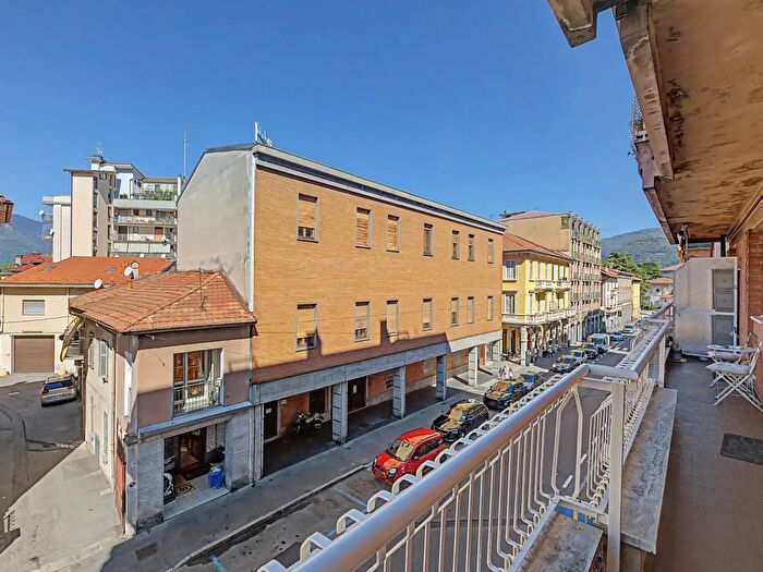 Appartamento bilocale in vendita in Via Vittorio Veneto, Luino