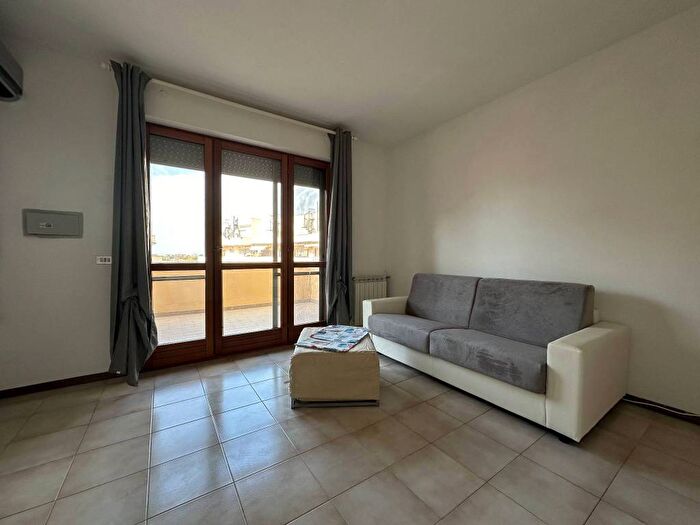 Appartamento trilocale in affitto in Marina di Pisa, Pisa