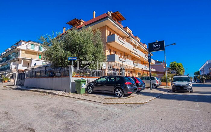 Appartamento trilocale in vendita in Via Cola di Rienzo, San Benedetto Del Tronto