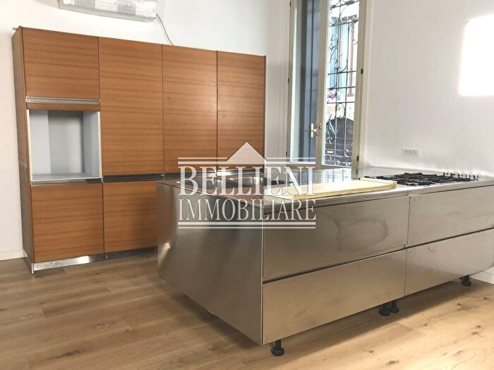 Appartamento trilocale in affitto in contrà Busa S Michele, Centro Storico, Vicenza