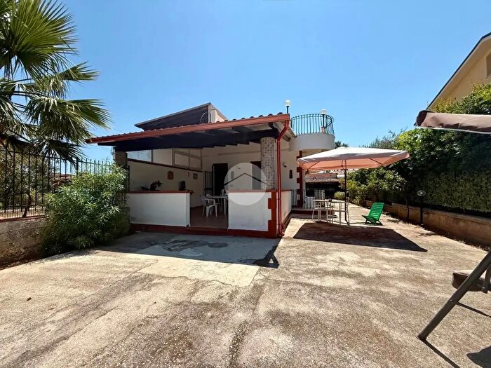 Casa bilocale in vendita in Via Carmelo Iannì, Carini