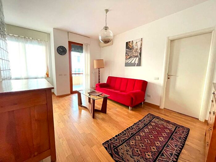 Appartamento bilocale in affitto in Via Lattanzio, Lodi Brenta, Milano