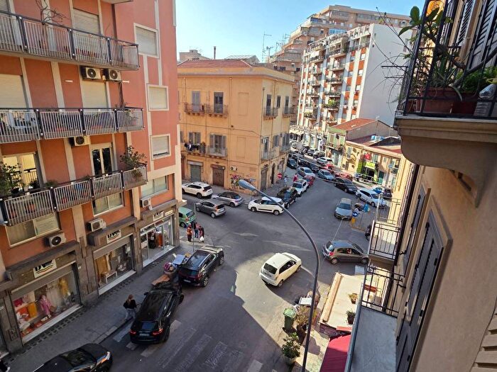 Appartamento quadrilocale in affitto in Via Filippo Parlatore, Malaspina, Palermo