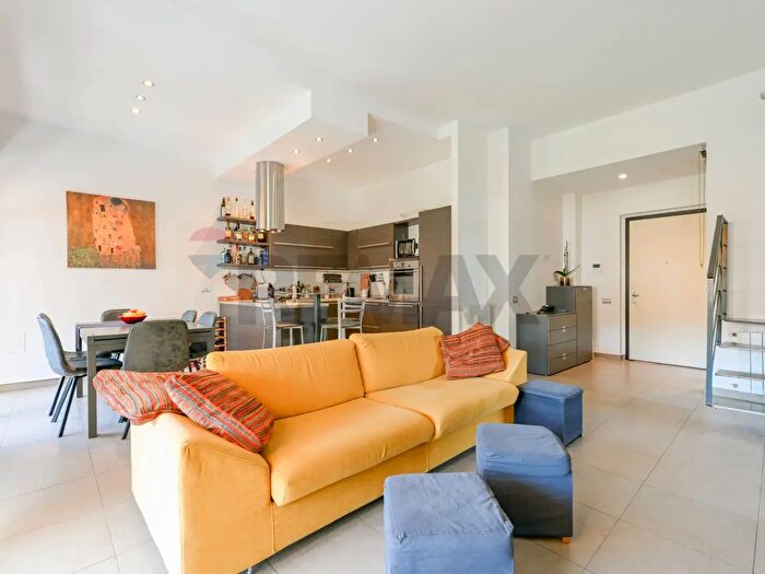 Appartamento trilocale in vendita in Via Roberto Bellarmino, Milano