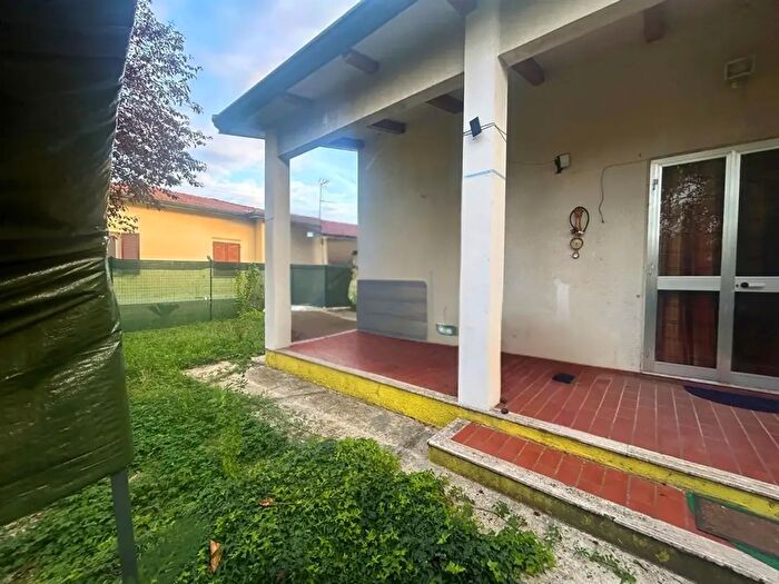 Casa con 5 locali in vendita in Via Circonvallazione, Rivarolo Del Re Ed Uniti
