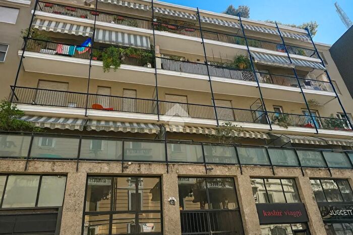 Appartamento trilocale in vendita in Via Marco Aurelio, Milano