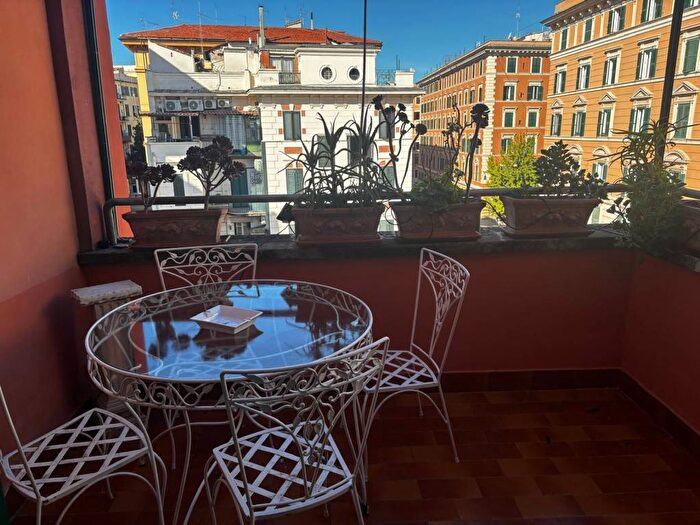 Appartamento trilocale in affitto in Via Boezio, Prati, Roma
