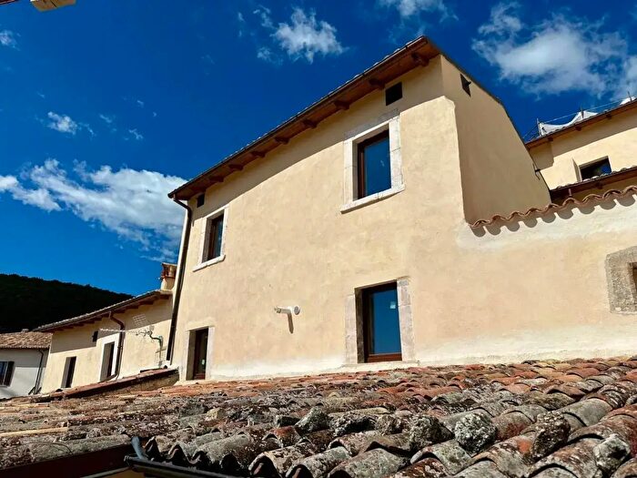 Casa trilocale in vendita in Via Castello Snc, Caporciano
