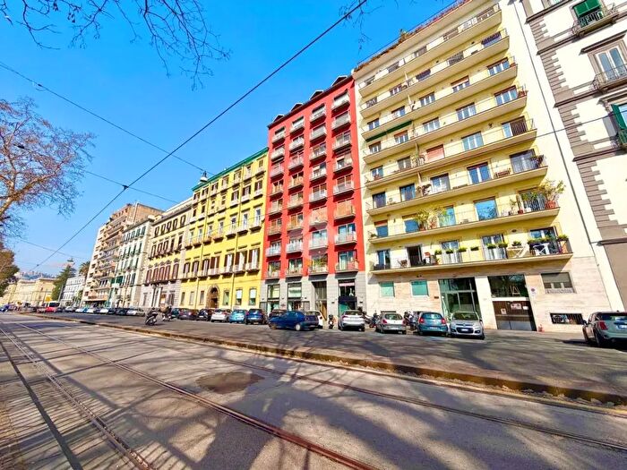 Appartamento con 5 locali in vendita in Riviera di Chiaia, Napoli