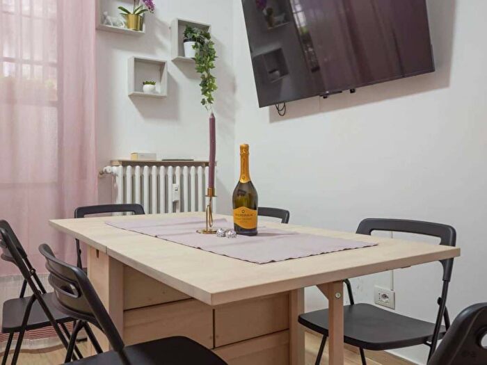 Appartamento trilocale in affitto in Via Cesare Balbo, Bocconi, Milano