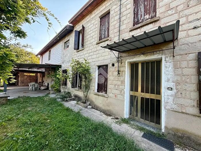 Casa con 9 locali in vendita in Via San Bartolomeo, Godega Di Sant'Urbano