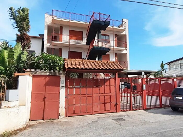 Appartamento quadrilocale in vendita in Via Chimera, Palermo