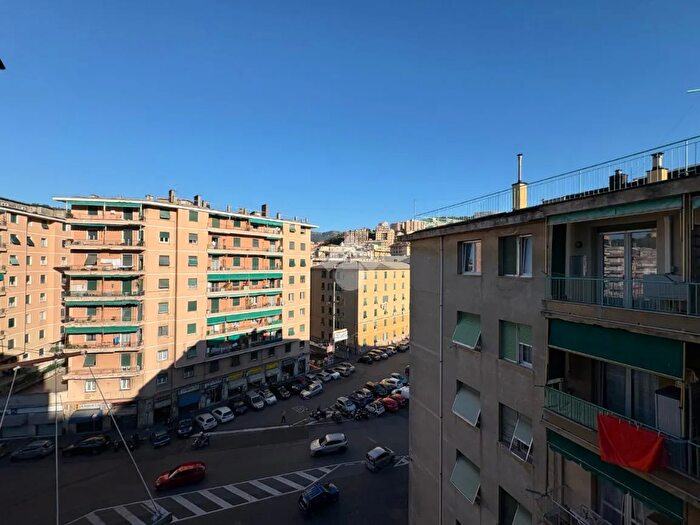 Appartamento trilocale in vendita in Corso Sardegna, Genova