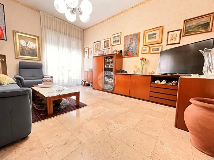 Appartamento quadrilocale in vendita in Via Valfenera, Torino